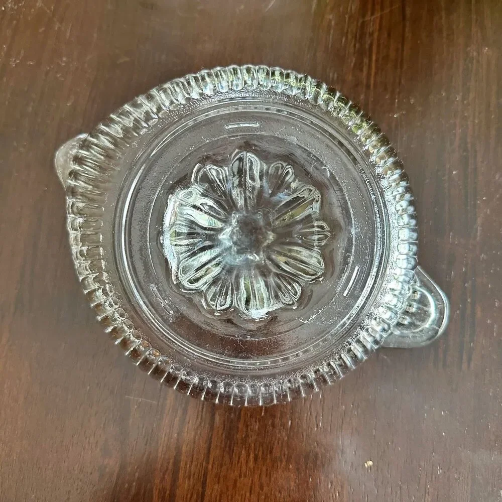 Vtg Clear Glass Orange Lemon Citrus Juicer Deep Ribbed Pour Spout Thumb Handle